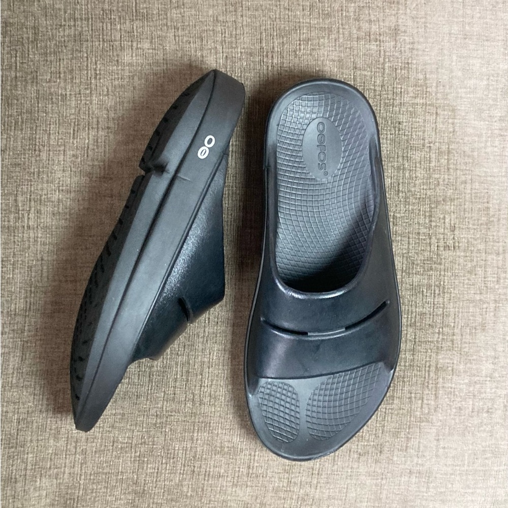 OOFOS OOahh Slide Sandals Black Recovery Footwear M8 W10 EU41